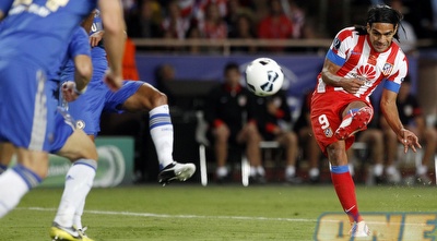 פלקאו בועט לרשת באומנות (רויטרס)