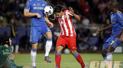 פלקאו נוגח לקורה (רויטרס)