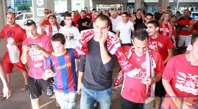 אוהדי הפועל עם גילי ורמוט (יוסי ציפקיס) אוהדי הפועל עם גילי ורמוט (יוסי ציפקיס)