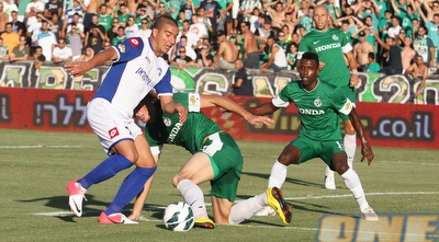 פילאבסקי מנסה לעצור את אבוחצירא (עמית מצפה)