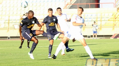 אימורו לוקמן נאבק ביורדן מילאייב (חגי ניזרי) אימורו לוקמן נאבק ביורדן מילאייב (חגי ניזרי)