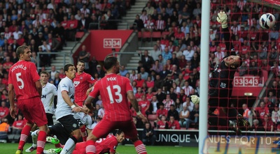 דייויס רואה את הכדור מפרפר ברשת, שער הניצחון של ואן פרסי (GettyImages)