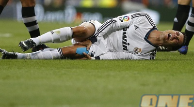 רונאלדו נאנק מכאבים. הוא לא התאושש מזה (רויטרס) רונאלדו נאנק מכאבים. הוא לא התאושש מזה (רויטרס)