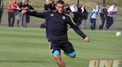 מוגרבי במדי לאנס. נכנס בדקה ה-60 (האתר הרשמי) מוגרבי במדי לאנס. נכנס בדקה ה-60 (האתר הרשמי)