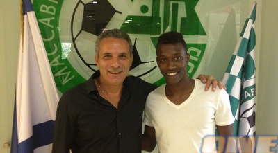 טאלב טוואטחה לאחר שחתם (האתר הרשמי)