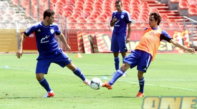 בניון ותומר חמד מנסים להגיע לכדור (חגי ניזרי)