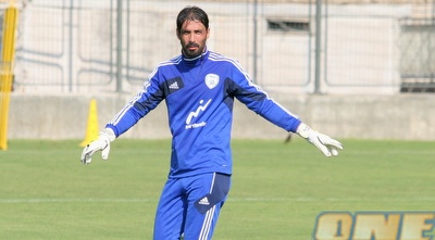 אוואט. אין לו עדיין מחליף (משה חרמון)