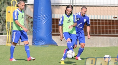 שהר עם נאתכו ושכטר. אימו: &qout;גם הוא אשם במצב שלו&qout; (משה חרמון)