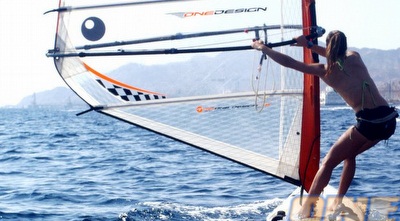 נגה גלר בפעולה