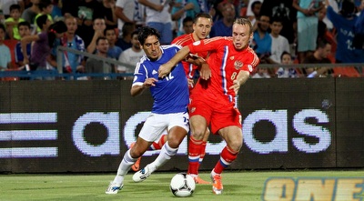 דניס גלושקוב נאבק ביואב זיו (שי לוי) דניס גלושקוב נאבק ביואב זיו (שי לוי)