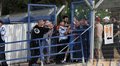 אוהדי רוסיה בעימות עם המשטרה (שי לוי) אוהדי רוסיה בעימות עם המשטרה (שי לוי)