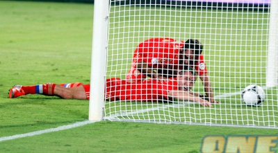 קרז´אקוב חוגג את השלישי (משה חרמון) קרז´אקוב חוגג את השלישי (משה חרמון)