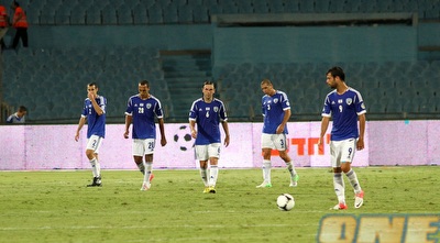 שחקני ישראל מאוכזבים. לא מתאמצים? (שי לוי) שחקני ישראל מאוכזבים. לא מתאמצים? (שי לוי)