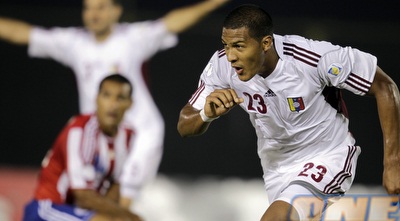 רונדון מככב מול פראגוואי (רויטרס) רונדון מככב מול פראגוואי (רויטרס)