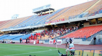 אוהדי ר&qout;ג באצטדיון הריק (חגי ניזרי) אוהדי ר&qout;ג באצטדיון הריק (חגי ניזרי)