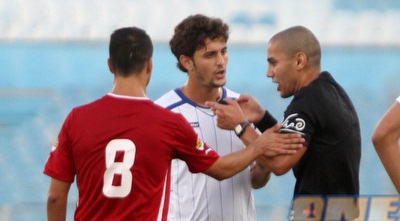 מנשרוב בדיון עם ליאני (חגי ניזרי) מנשרוב בדיון עם ליאני (חגי ניזרי)