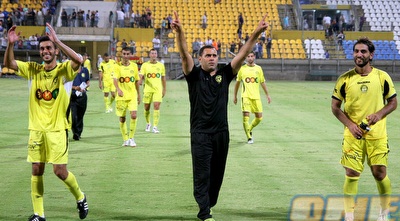 בנין מוביל את החגיגות עם דג´אני ושבחון (יניב גונן) בנין מוביל את החגיגות עם דג´אני ושבחון (יניב גונן)