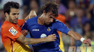 פברגאס נלחם על הכדור (רויטרס)