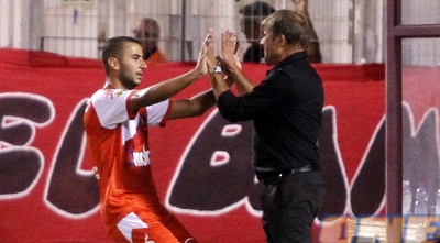 אלישע חוגג עם סוויסה (יוסי ציפקיס)