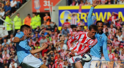 קראוץ´ ספק נוגע בידו. למנצ´יני לא היה ספק (GettyImages) קראוץ´ ספק נוגע בידו. למנצ´יני לא היה ספק (GettyImages)