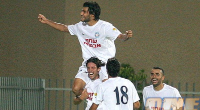 קדוסי על הכתפיים: &qout;נשבע לך לא בוגד בחייאת עיוני לא בוגד...&qout; (משה חרמון)