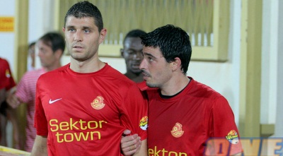 מקרייב ורביבו: &qout;אם היא שואלת אתה הבן זוג שלי לנשף&qout; (משה חרמון)