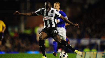 בה בדרך לאחד משני השערים שלו (GettyImages)
