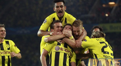 לבנדובסקי חוגג עם החברים (רויטרס)