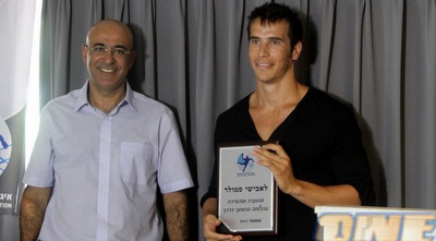 אבישי סמולר (חגי ניזרי)