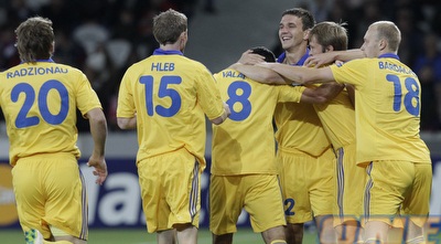 שחקני באטה חוגגים את היתרון המפתיע (רויטרס)