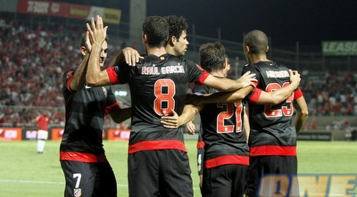 ראול גארסיה ושחקני אתלטיקו חוגגים את השלישי (יוסי ציפקיס) ראול גארסיה ושחקני אתלטיקו חוגגים את השלישי (יוסי ציפקיס)