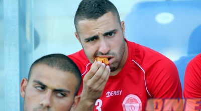 אלי דרעי אוכל אפרסק (יניב גונן)