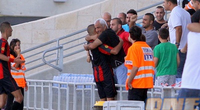 איציק כהן חוגג (יניב גונן)