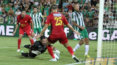 אופיר מרציאנו ראשון לכדור (עמית מצפה)