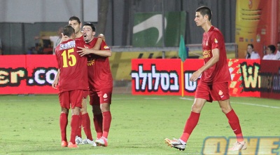 רביבו חוגג עם מקרייב ואבו ענזה (עמית מצפה)