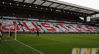 אוהדי ליברפול לפני המשחק (רויטרס) אוהדי ליברפול לפני המשחק (רויטרס)