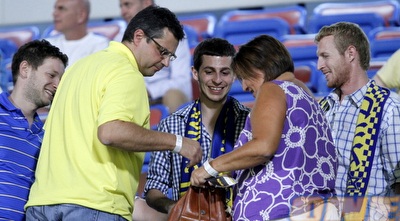 גלעד שליט. הגיע לצפות בקבוצה שלו (יוסי ציפקיס)