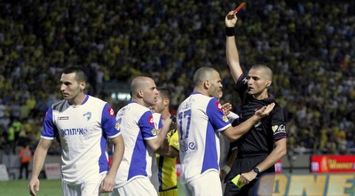 צדק רואה אדום (יוסי ציפקיס)