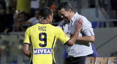 ראדי חוגג עם אוסקר (יוסי ציפקיס)