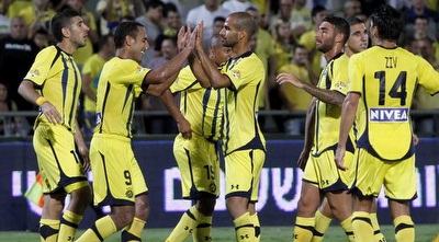 שחקני מכבי חוגגים. בדרך הנכונה (יוסי ציפקיס)