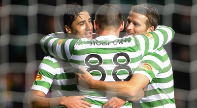 הופר חוגג עם כיאל ומת´יוס (רויטרס) הופר חוגג עם כיאל ומת´יוס (רויטרס)