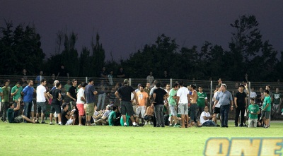 אוהדי מכבי חיפה והשחקנים באימון (עמית מצפה) אוהדי מכבי חיפה והשחקנים באימון (עמית מצפה)