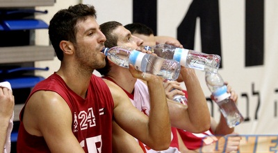 יוני ניר. איך תיראה הפועל ת&qout;א במשחק החזרה לליגה? (שי לוי)