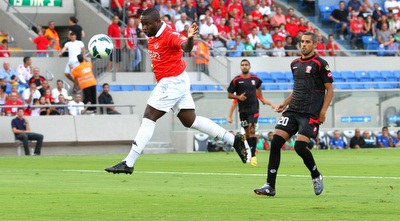 טוטו תמוז נוגח, עידן ויצמן משגיח מרחוק (שי לוי)