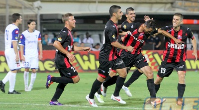 שחקני הפועל חיפה חוגגים עם ללה (יניב גונן) שחקני הפועל חיפה חוגגים עם ללה (יניב גונן)