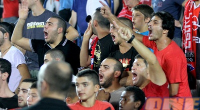 אוהדי הפועל חיפה זועמים (יניב גונן) אוהדי הפועל חיפה זועמים (יניב גונן)