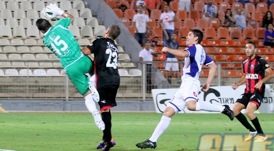 איתמר ניצן בפעולה. נלחץ לשערו לקראת הסיום (יניב גונן) איתמר ניצן בפעולה. נלחץ לשערו לקראת הסיום (יניב גונן)