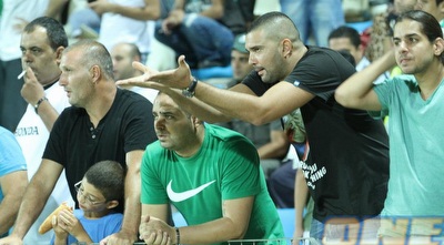 אוהדי חיפה מתוסכלים בעכו (עמית מצפה)