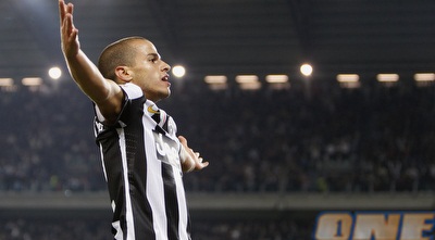 ג´יובינקו חוגג את הבישול של בארצלי (רויטרס)