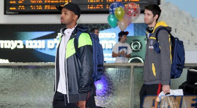 ריקי היקמן. חזר עם חבריו לארץ (יניב גונן)